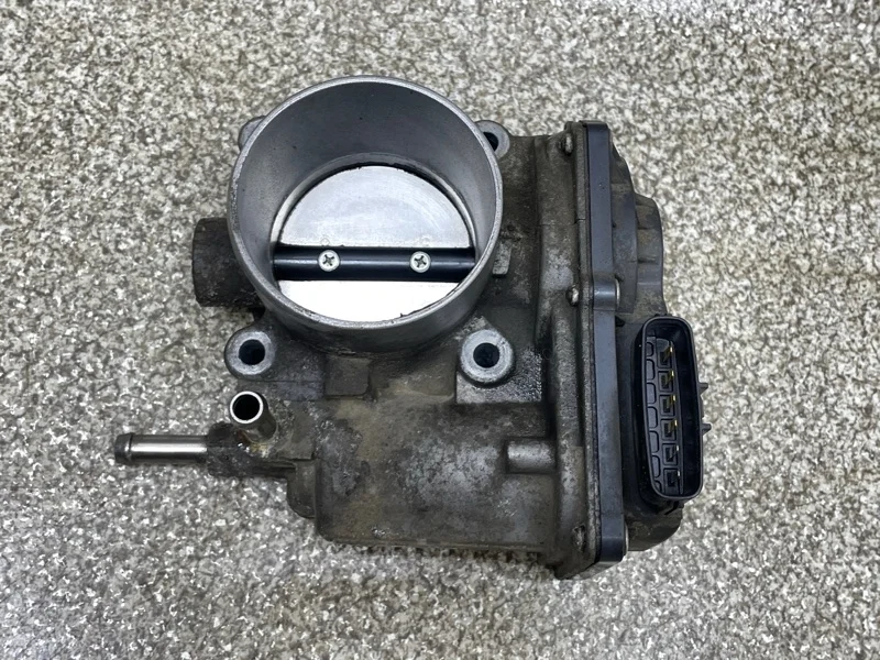 Дроссельная заслонка Toyota Rav4 2011 2203037050 30 2.0 3ZR AT