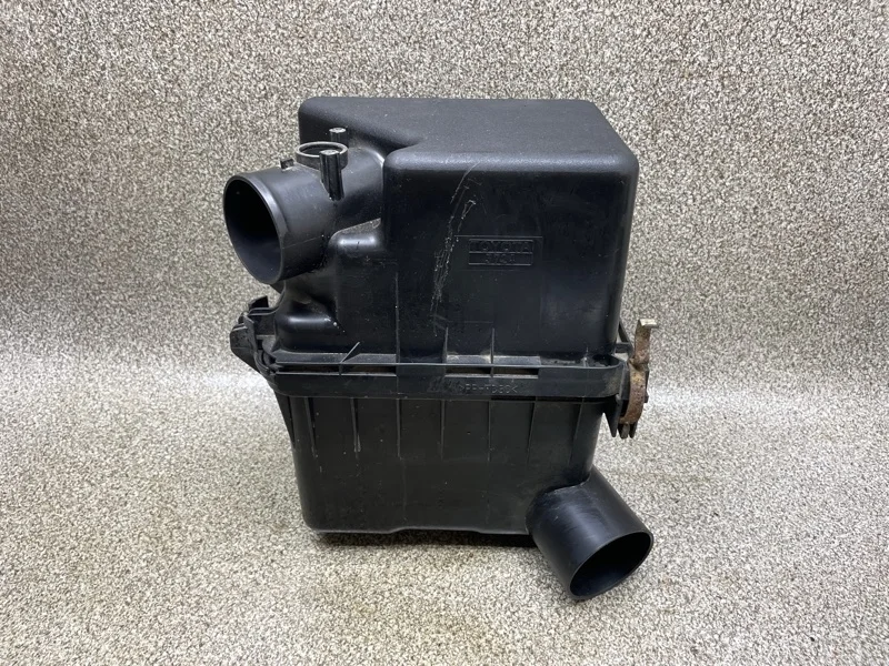 Корпус воздушного фильтра Toyota Rav4 2011 1770037241 30 2.0 3ZR AT