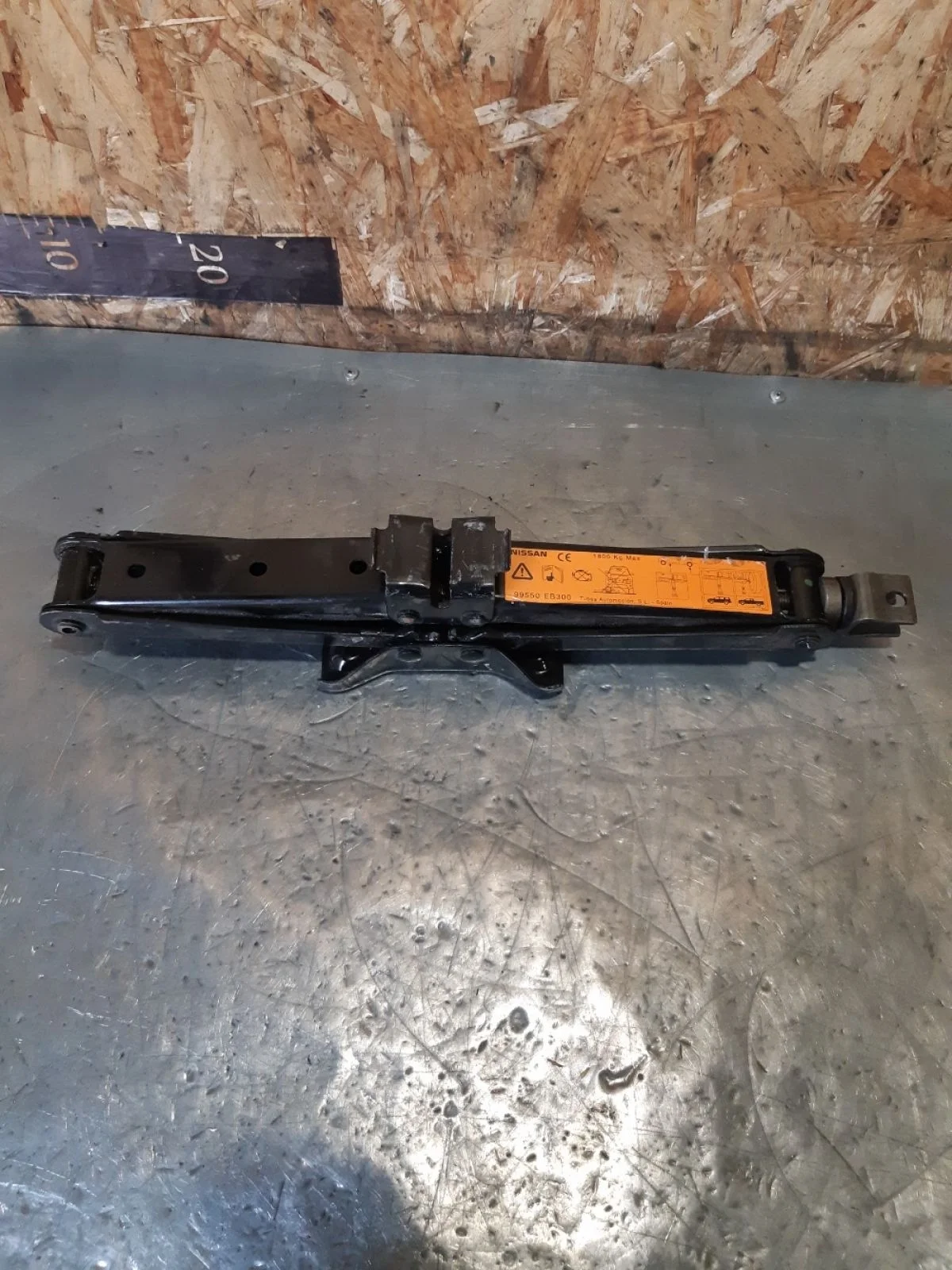 Домкрат Nissan Pathfinder III рестайлинг (2010—2014) 2011 KAF - бежевый