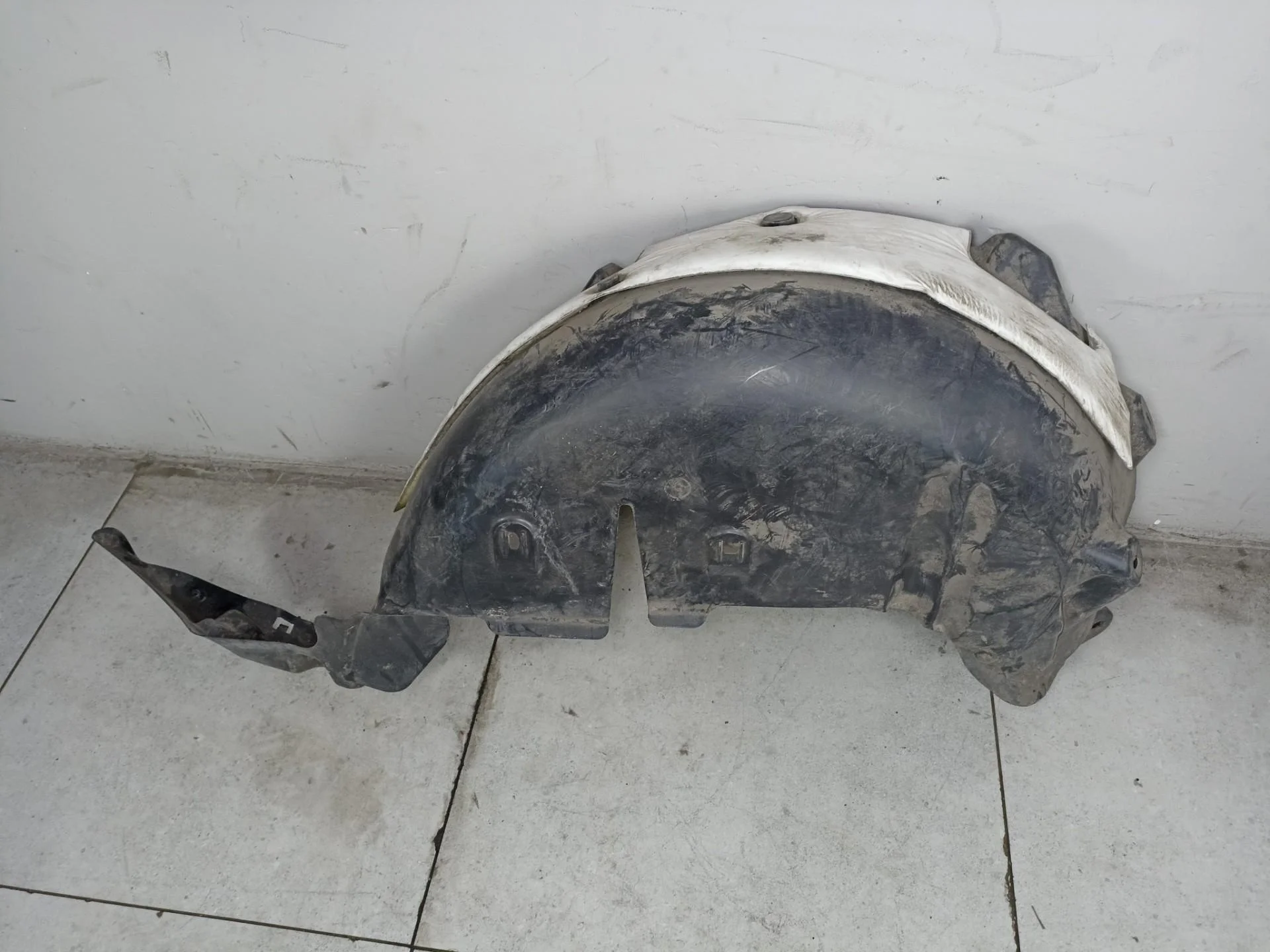 Подкрылок задний левый Renault Megane 3 767492642R