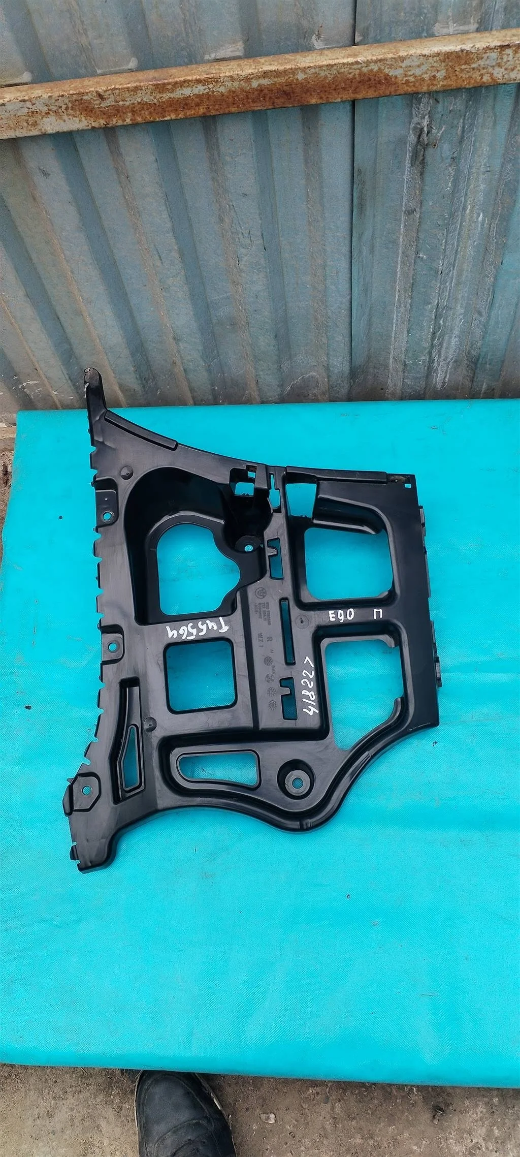 Кронштейн заднего бампера правый BMW 3-серия E90/