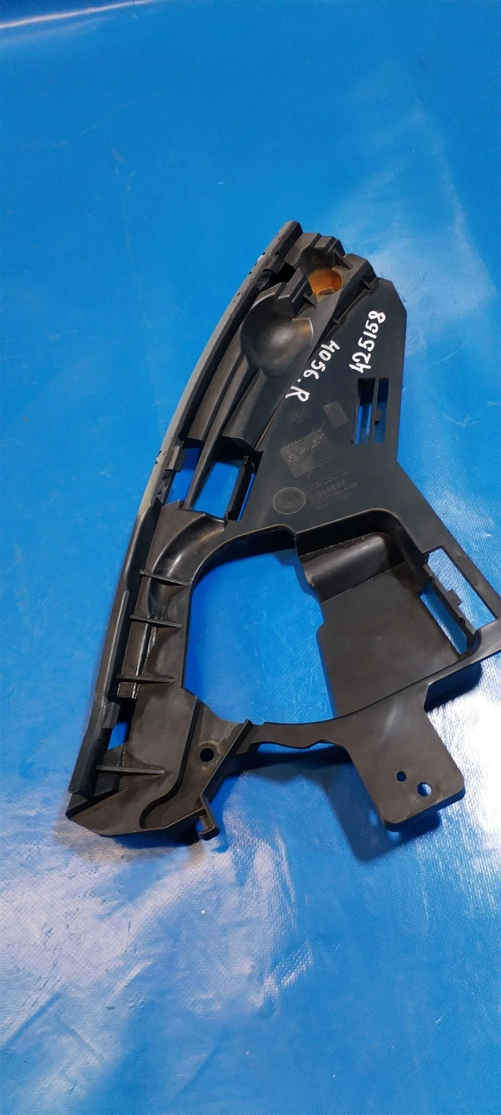 Кронштейн фары правый Volvo XC60 (2008-2017)