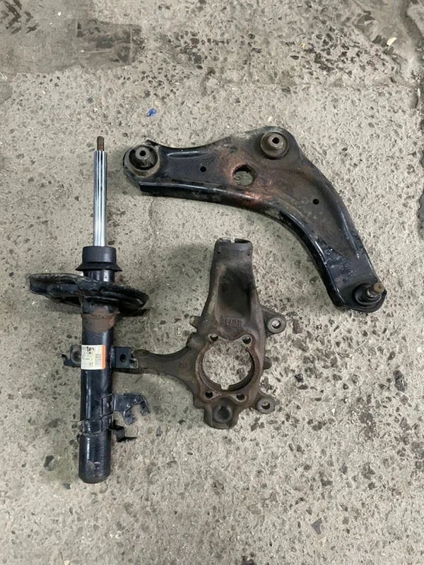 Стойка амортизатора Nissan Qashqai J11