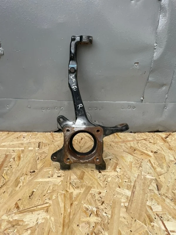 Кулак поворотный Toyota Land Cruiser Prado 150