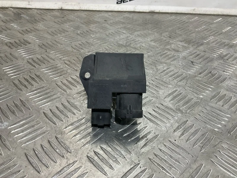 Блок управления вентилятором Citroen C3 2011 1267J6 EP6C