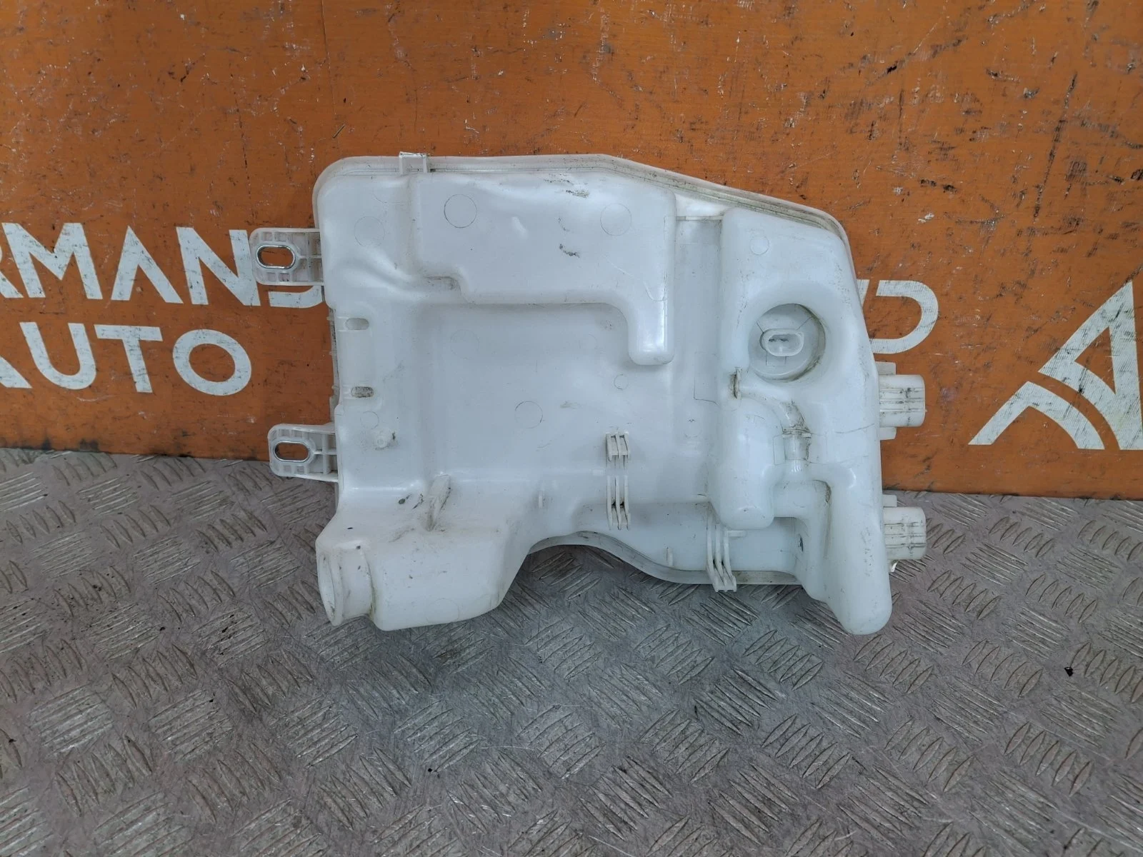 Бачок стеклоомывателя BMW 2 series Active Tourer 2014-2021 F45