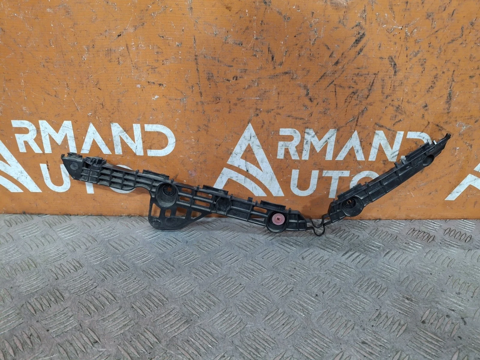 Кронштейн бампера Toyota Camry 2017-нв 8 XV70