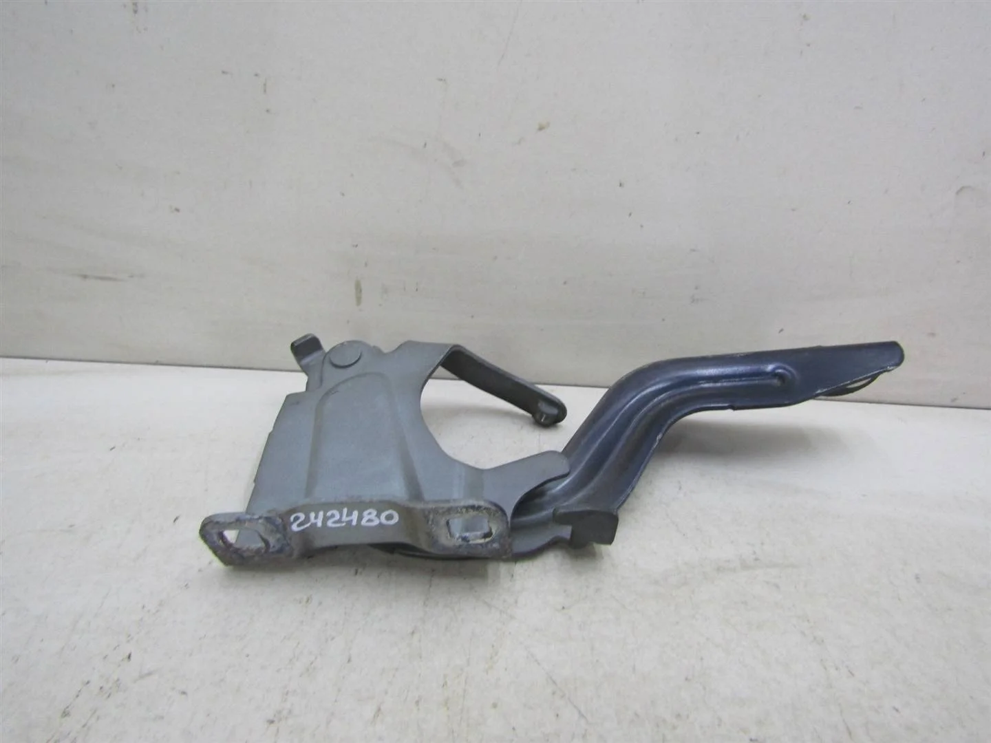 Петля капота правая Nissan X-Trail (T32) 2014-2023  [654004CL0A]  2.5 16v QR25DE  в Вологде