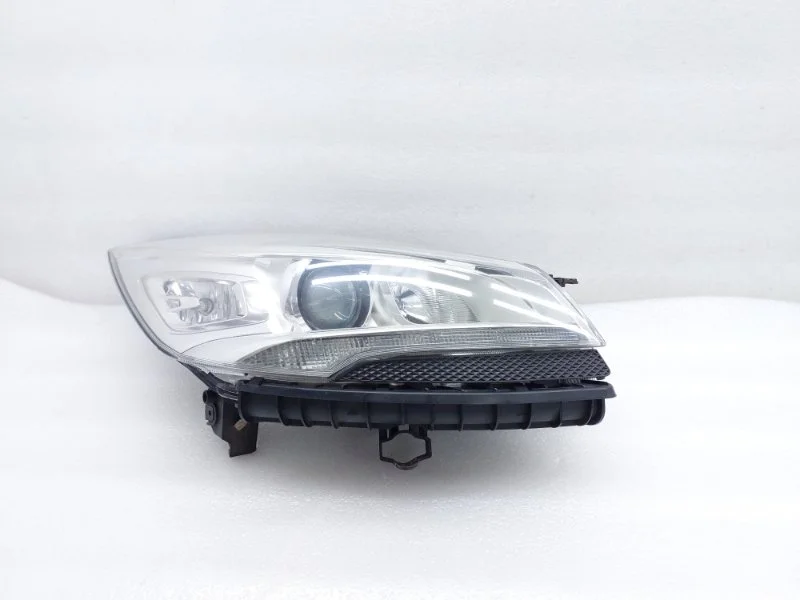 Фара ксеноновая Ford Kuga 2013