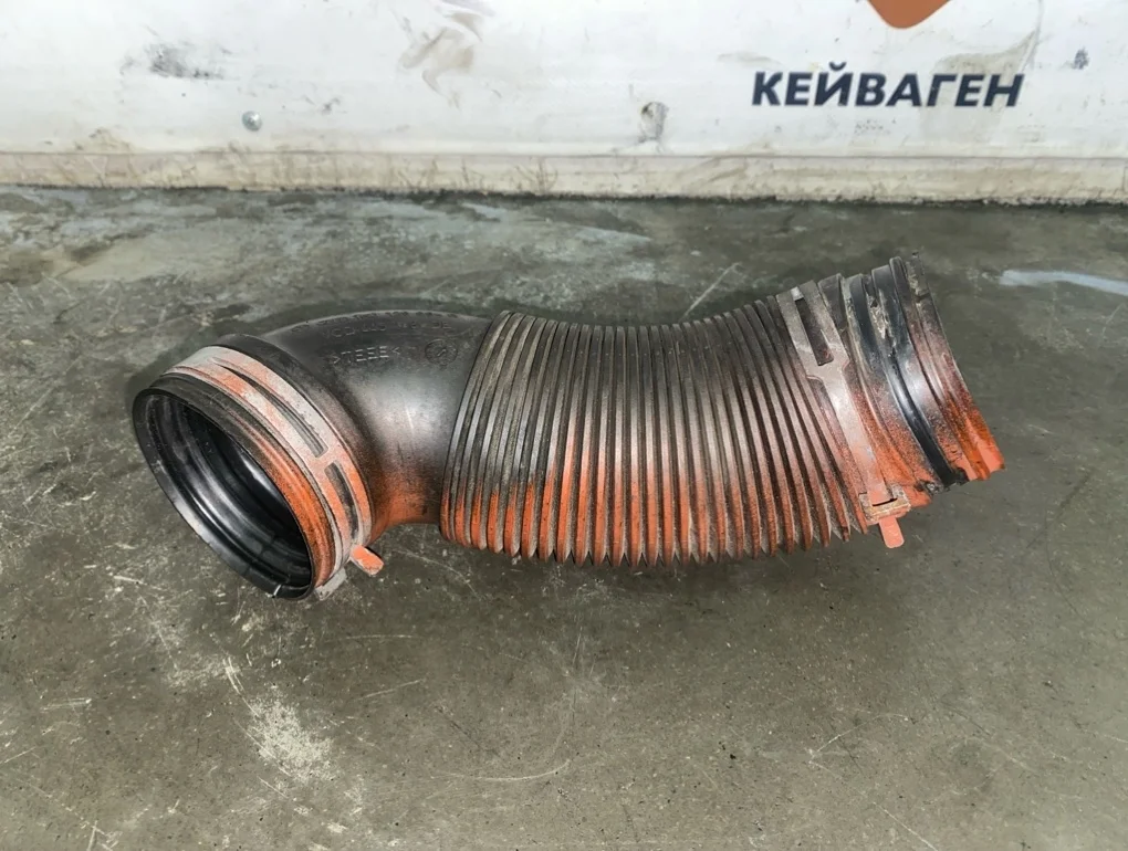 Патрубок воздушного фильтра Volkswagen Touran 2009 1T