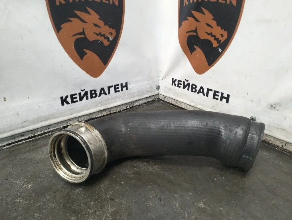 Патрубок интеркулера Volkswagen Passat 2011 B7