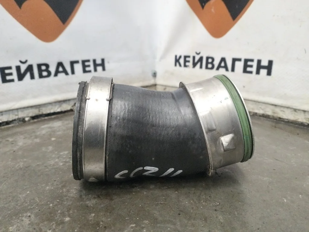 Патрубок интеркулера Volkswagen Passat 2011 B7