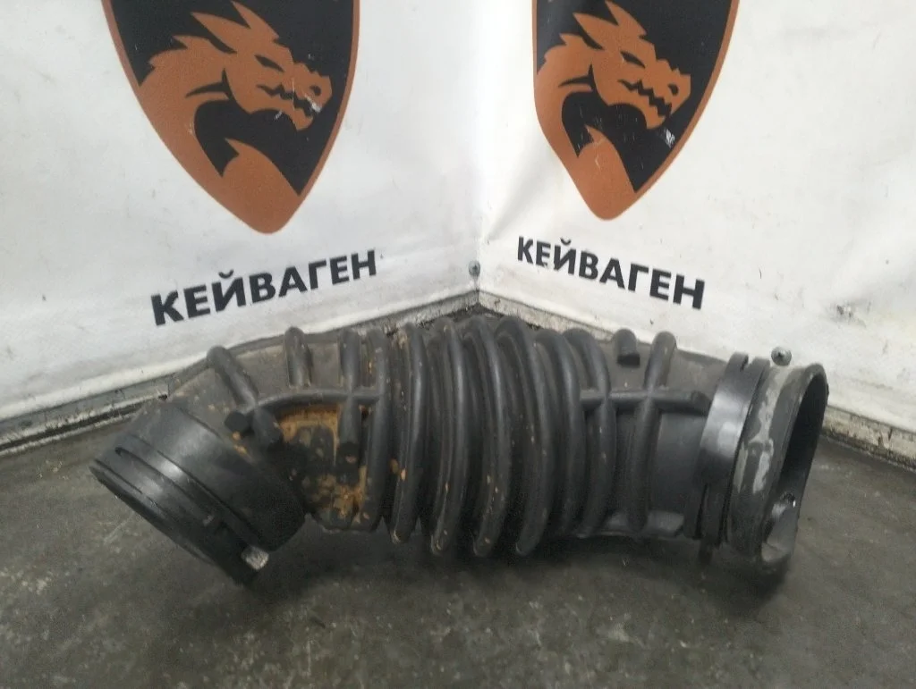 Патрубок воздушного фильтра Audi A4 B7