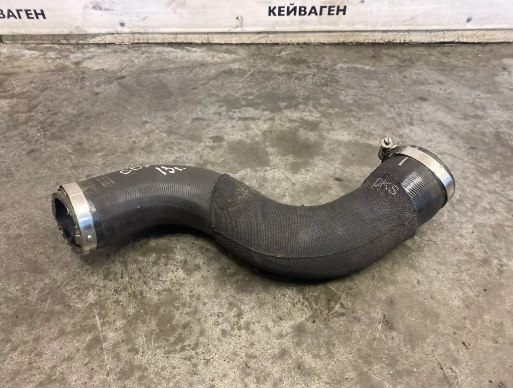 Патрубок интеркулера Audi A4 2013 B8