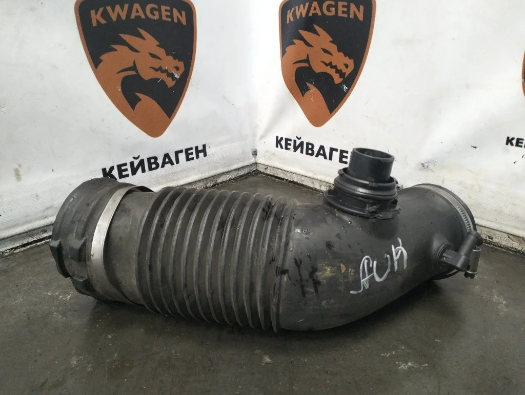 Патрубок воздушного фильтра Audi A6 2006 C6