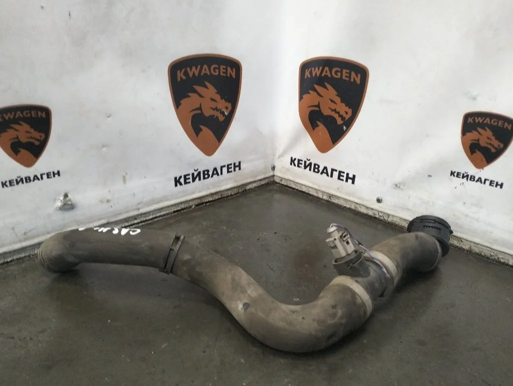 Патрубок системы охлаждения Volkswagen Touareg 2011 7P