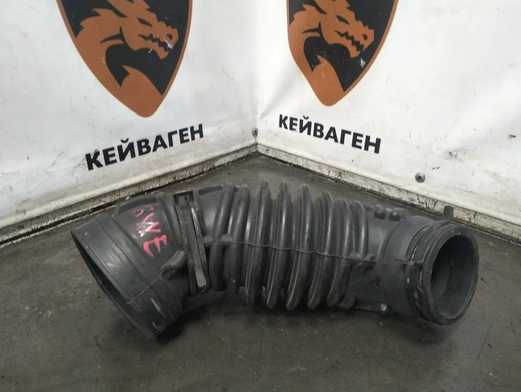 Патрубок воздушного фильтра Audi A4 2006 B7