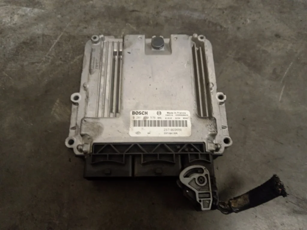 Блок управления двигателем Renault master 2016