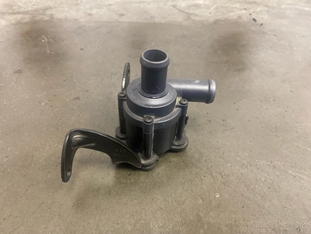 Помпа дополнительная Audi A4 2014 B8