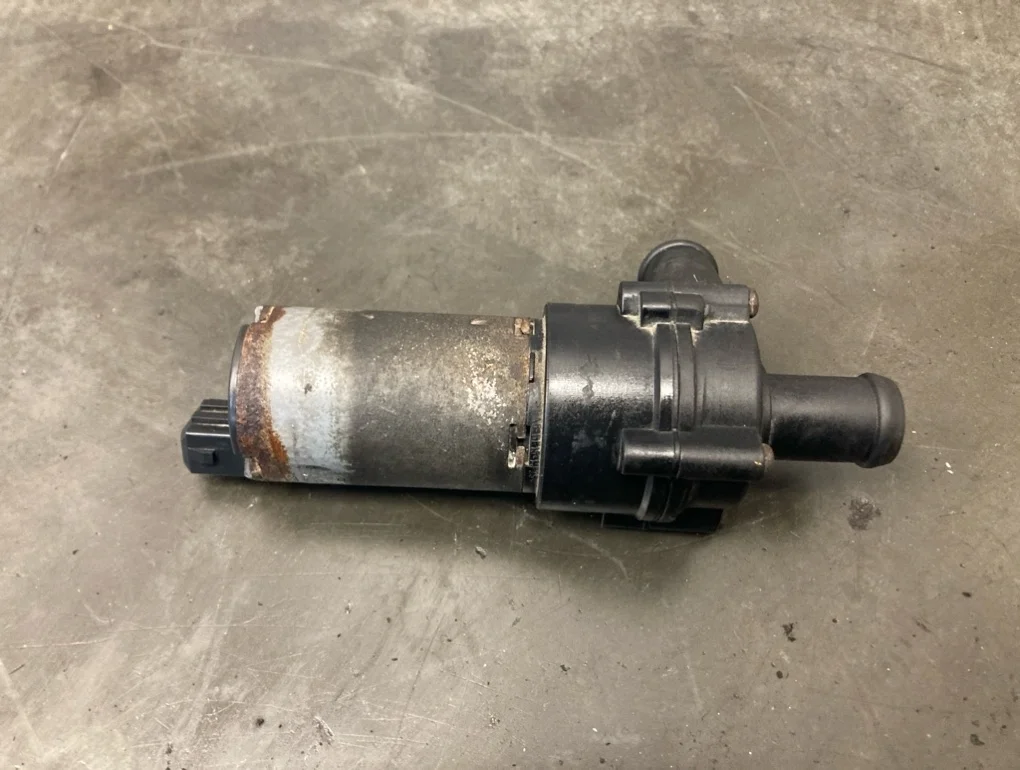 Помпа дополнительная Audi A6 2006 C6