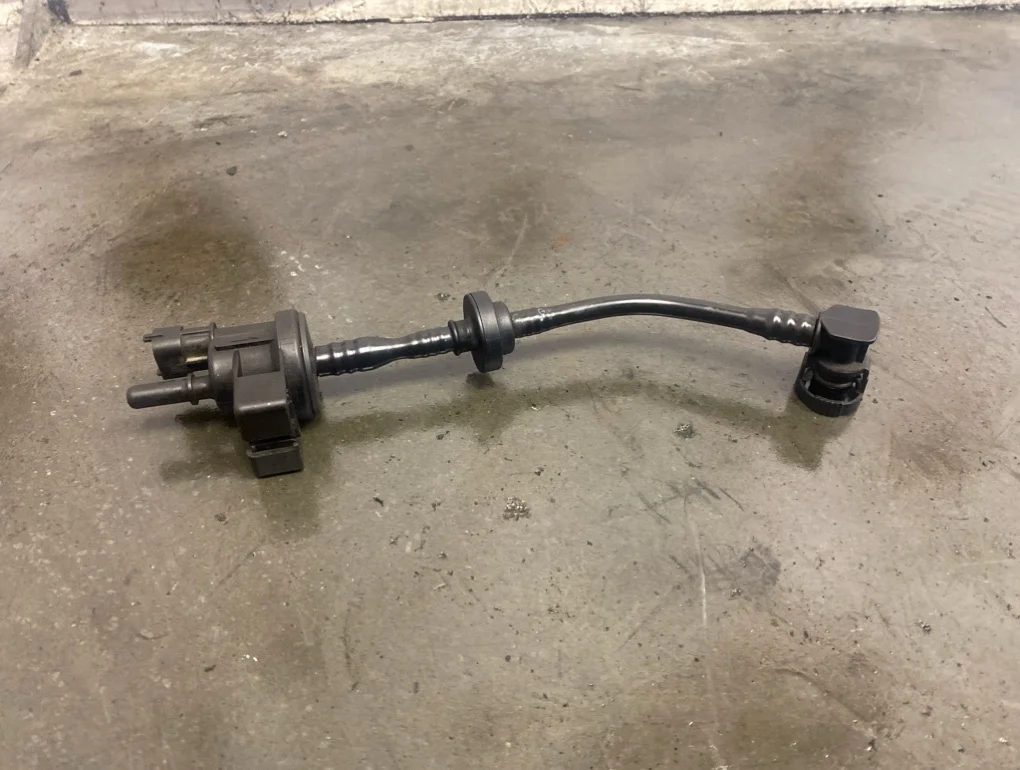 Клапан вентиляции картерных газов Opel Astra 2012 J