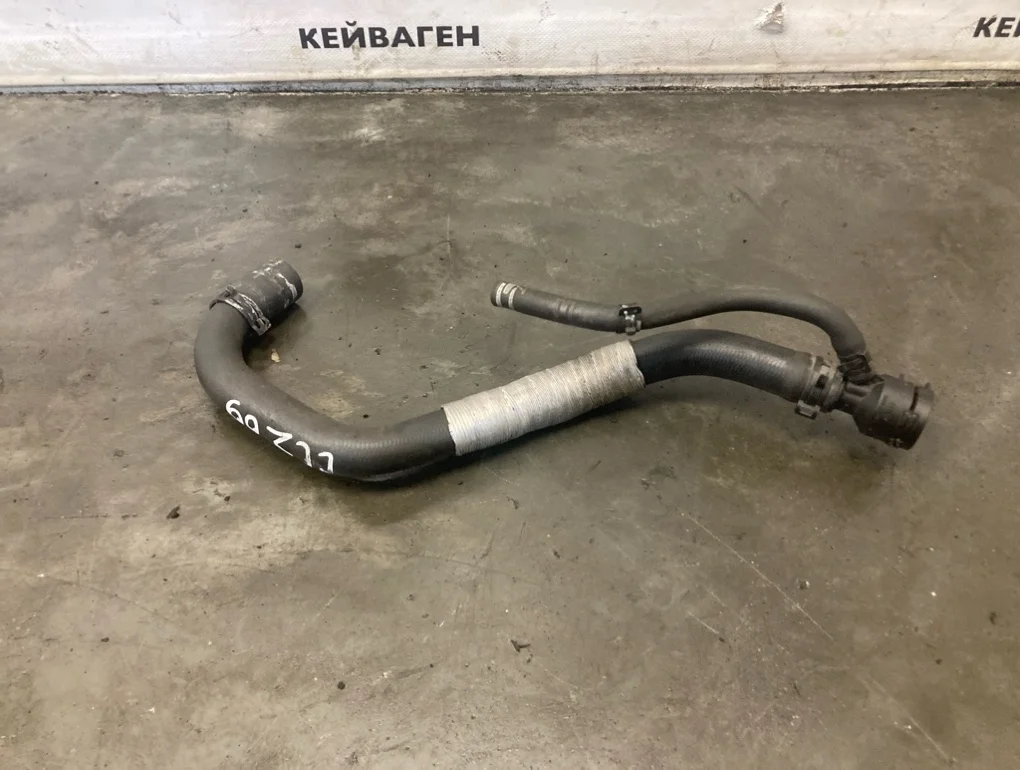 Патрубок системы охлаждения Volkswagen Passat 2009 B6