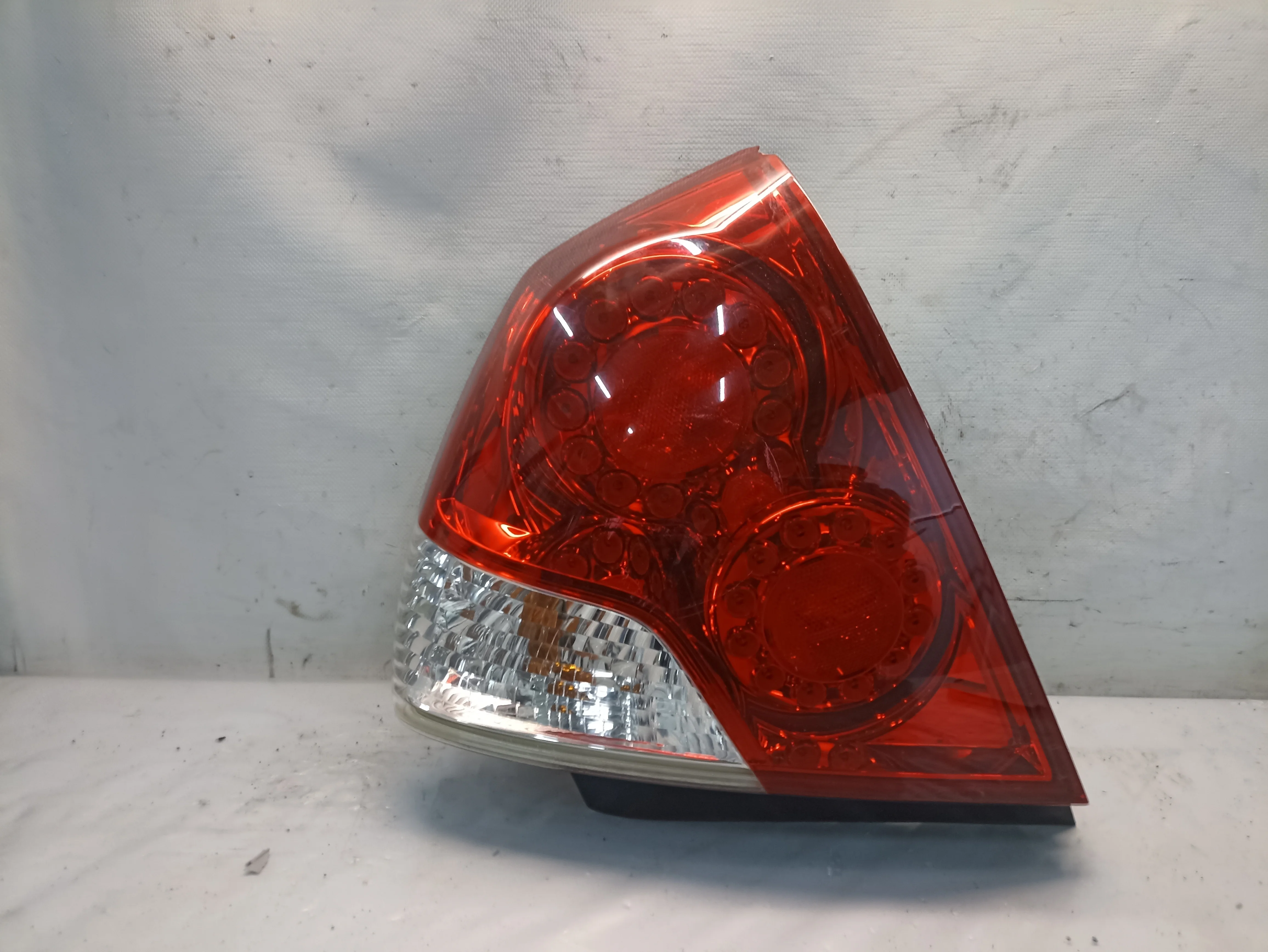 ФОНАРЬ NISSAN INFINITI FUGA M35 M45 GY50 PNY50 PY50 Y50 22063786 22063788 КРАСНЫЙ 1 МОДЕЛЬ ПРАВЫЙ 26550EG625 NA7477
