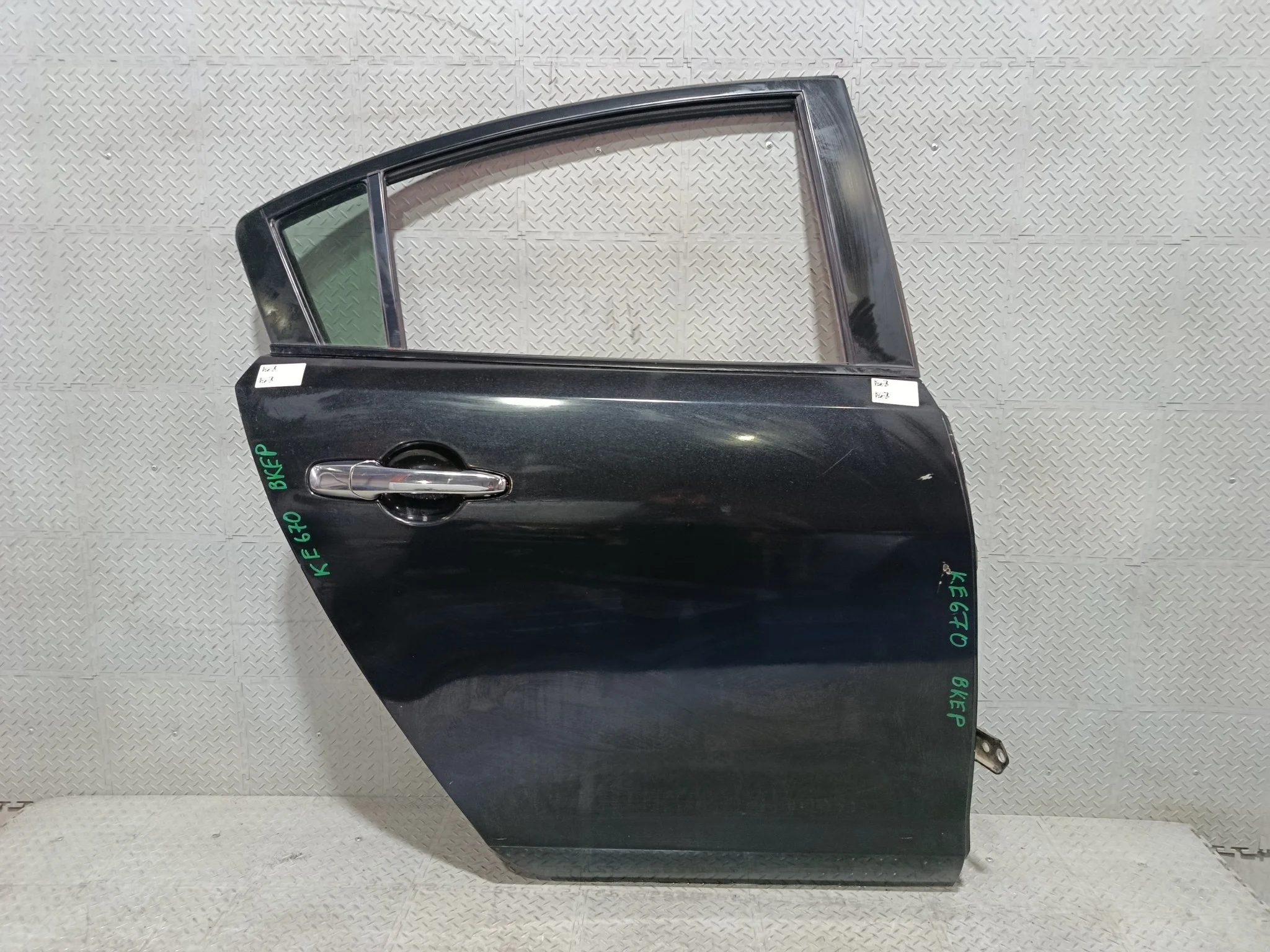 ДВЕРЬ MAZDA AXELA MAZDA3 BK BK3P BK5P BKEP BNYV7202X ЗАДНЯЯ ПРАВАЯ SEDAN черный, 16W KE670