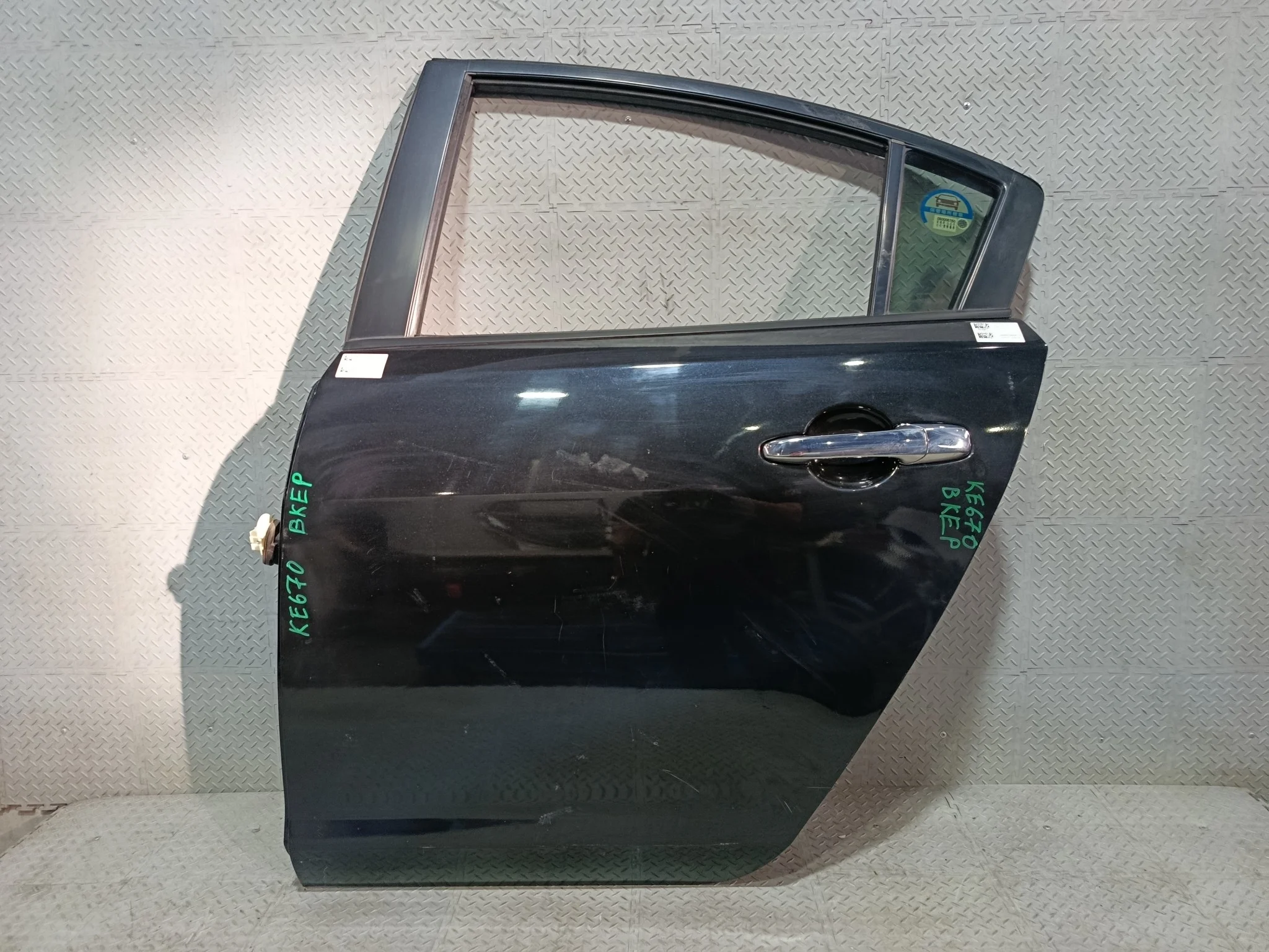 ДВЕРЬ MAZDA AXELA MAZDA3 BK BK3P BK5P BKEP BNYV7302X ЗАДНЯЯ ЛЕВАЯ SEDAN черный, 16W KE670