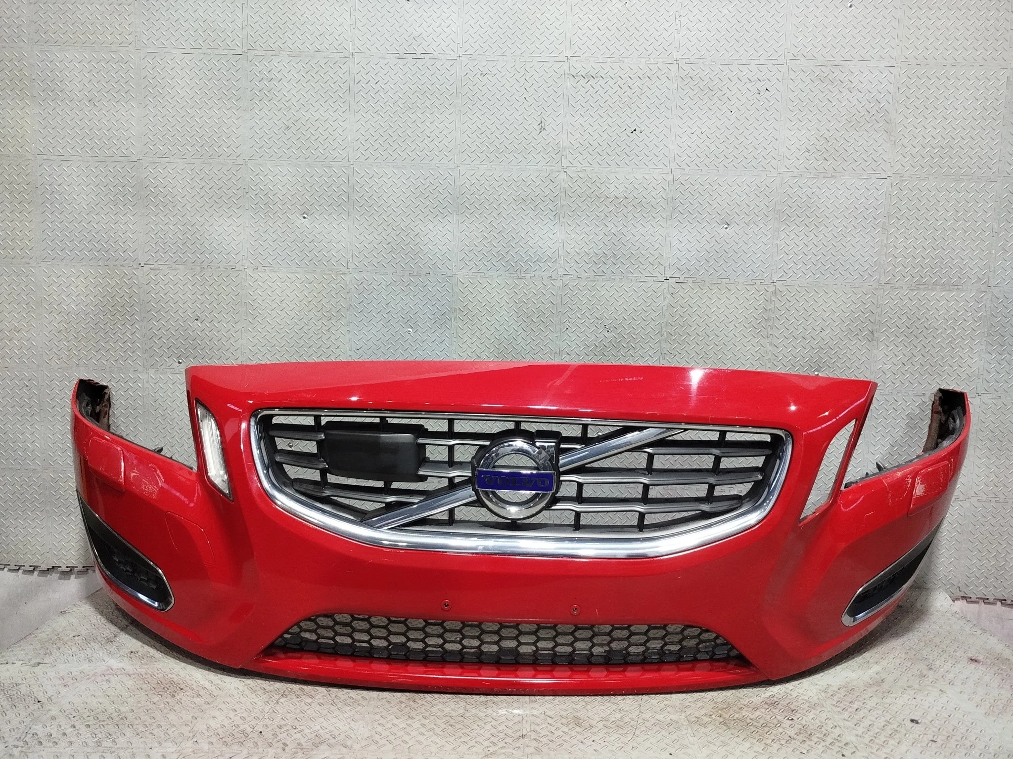 БАМПЕР VOLVO S60 V60 FS FW 39802501 1 МОДЕЛЬ ПЕРЕДНИЙ красный GA478