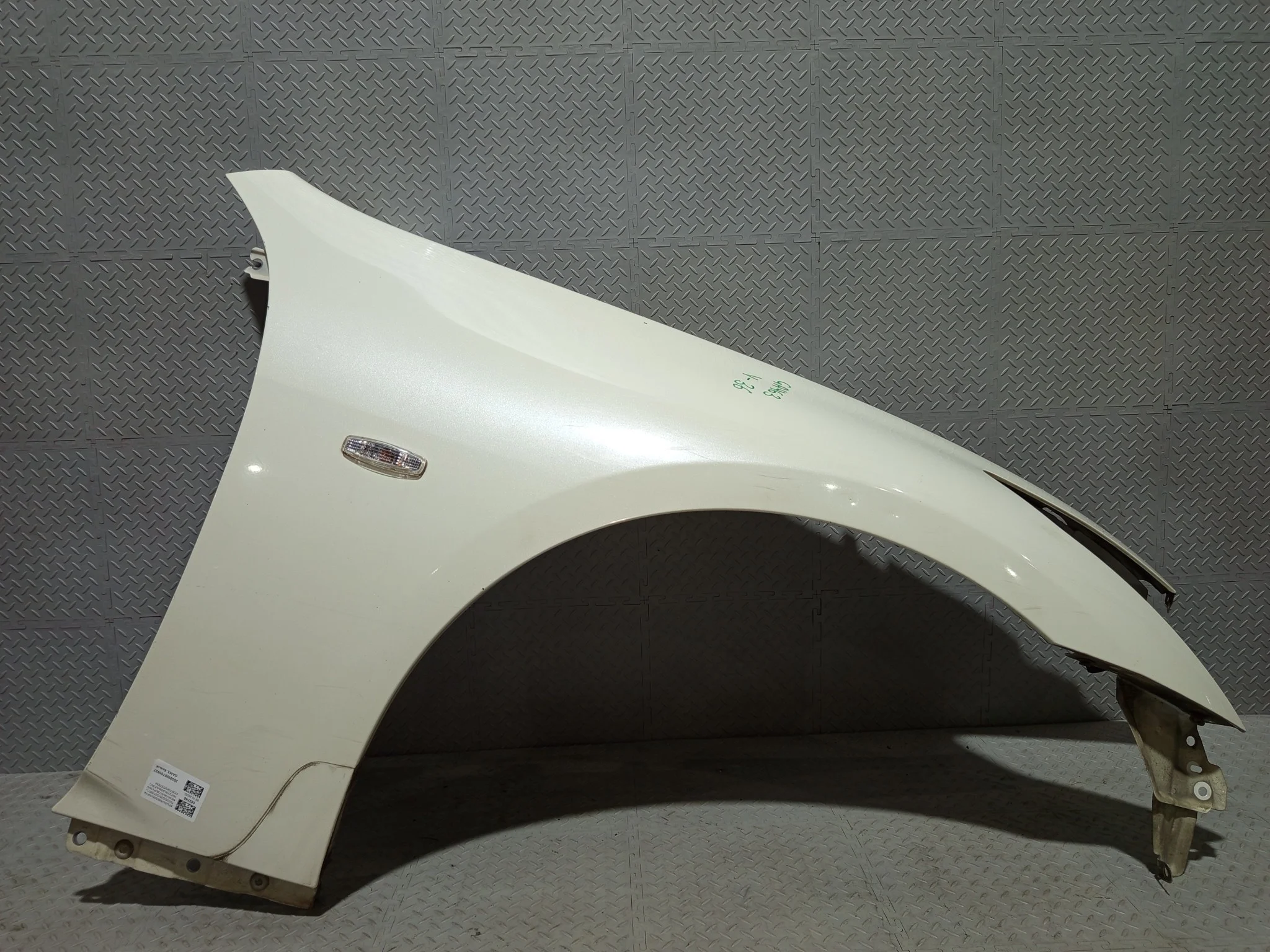 КРЫЛО NISSAN INFINITI G25 G35 G37 SKYLINE KV36 NV36 PV36 V36 F3100JK0BA ПЕРЕДНЕЕ ПРАВОЕ С ПОВТОРИТЕЛЕМ белый, QX1 GA463