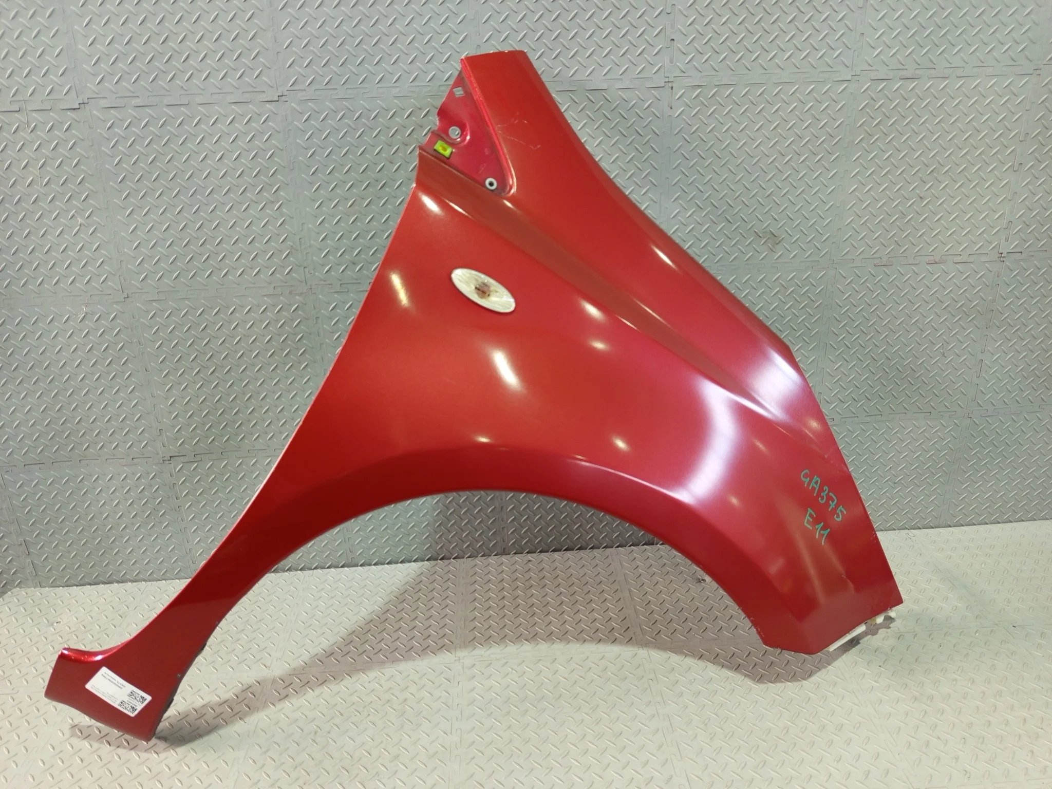 КРЫЛО NISSAN NOTE E11 NE11 ZE11 631001U630 ПЕРЕДНЕЕ ПРАВОЕ красный, AY4 GA375