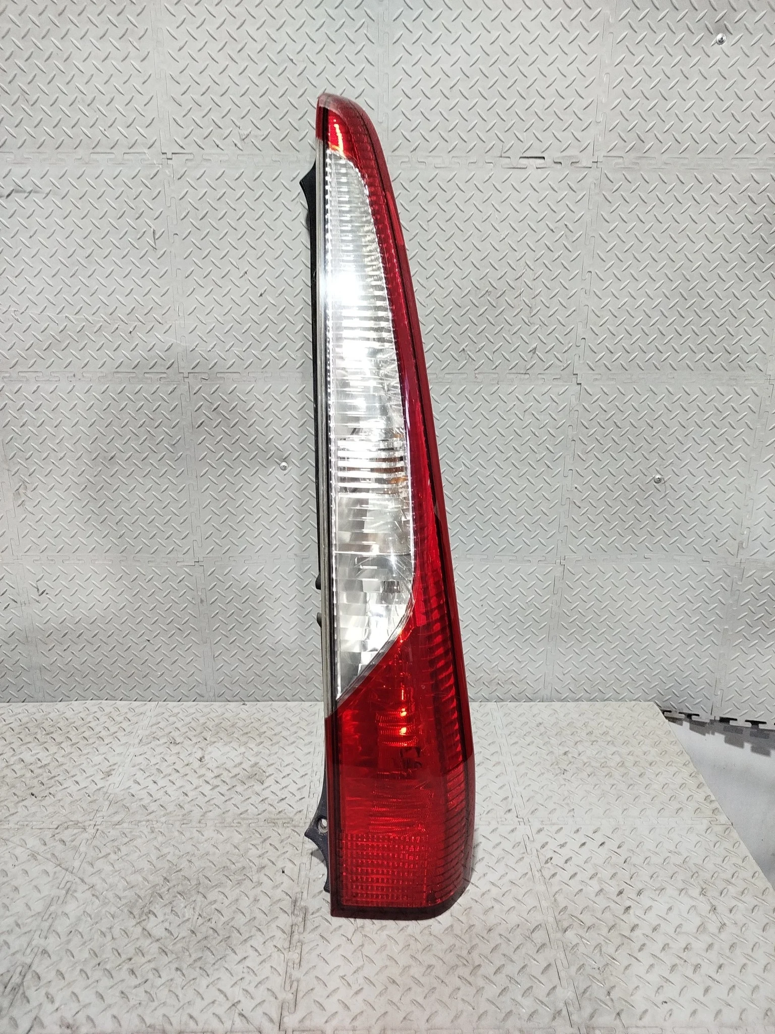 ФОНАРЬ MITSUBISHI LANCER LANCER CEDIA CS2W CS3W CS5W CS9W 22087508 WAGON ПРАВЫЙ MN161024 GE306