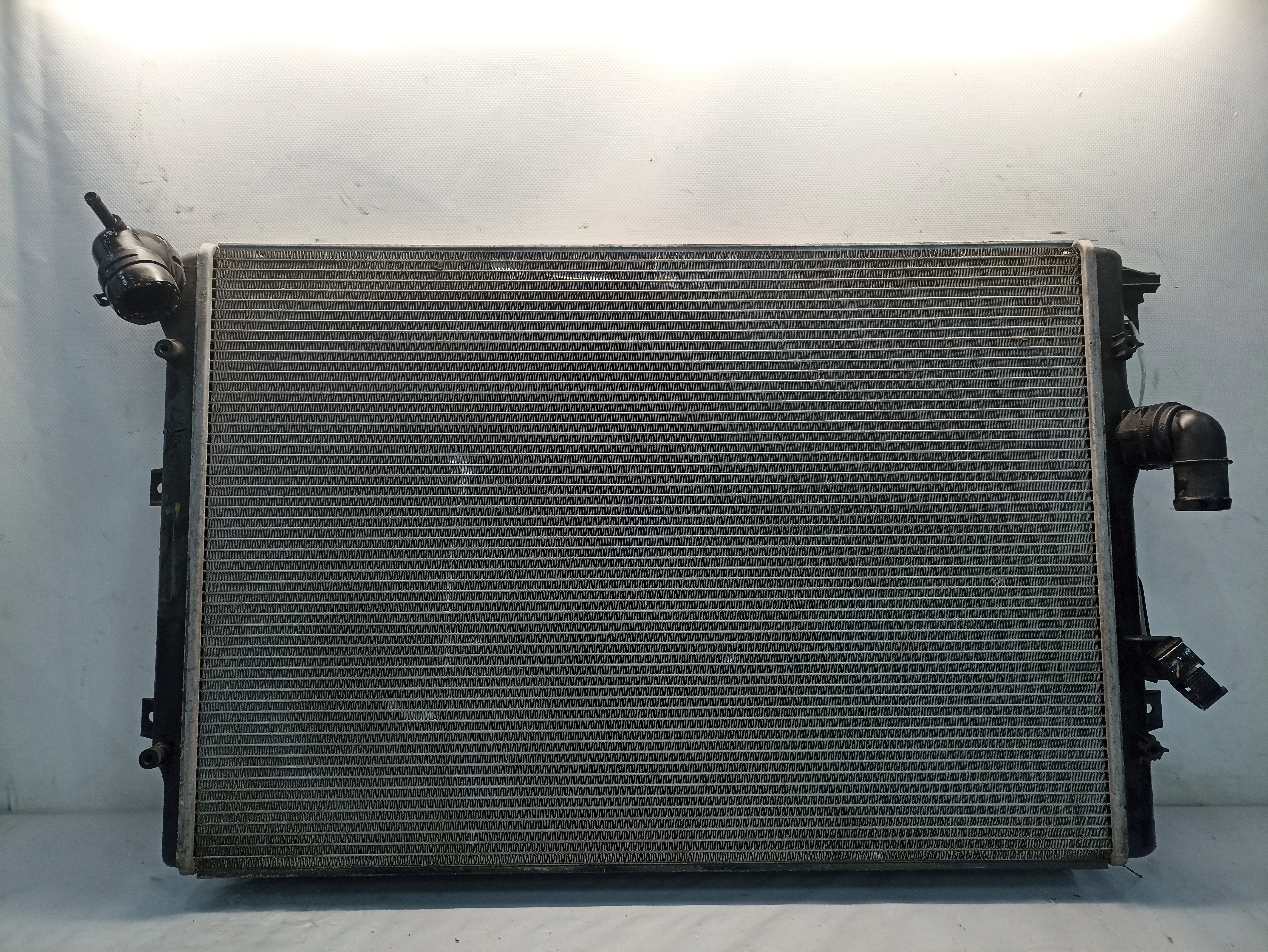 РАДИАТОР ДВИГАТЕЛЯ VOLKSWAGEN SEAT ... CCTA CCZA CCZC CFFA CFFB CFGB CLJA CTHA ALHAMBRA SHARAN TIGUAN 5N1 5N2 7N1 7N2 АТМ МТМ БЕЗ ДИФФУЗОРА 5N0121253L DY346Z