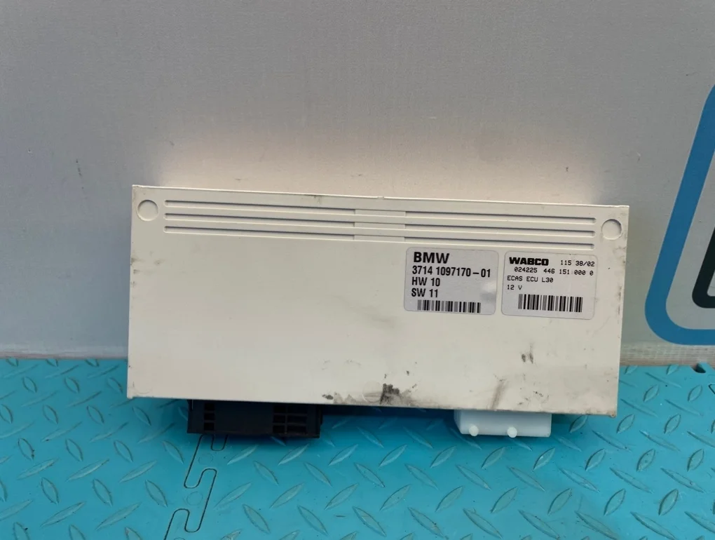 Блок управления подвеской Land Rover Range Rover 2003 RQT000010 L322 M62B44 4.4