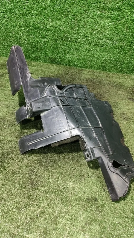 Дефлектор радиатора Nissan Patrol 2011 214691LB0A Y62 VK56VD, левый