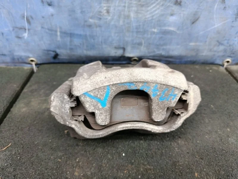 Суппорт тормозной Toyota Verso 2016 4775002361 ZGR20 1.6 1ZR-FAE, передний левый