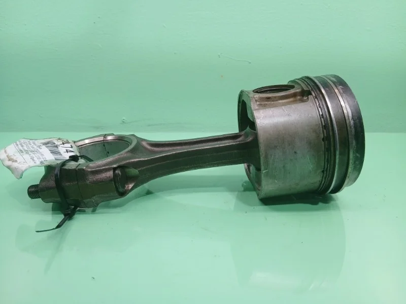 Поршень с шатуном Nissan Patrol Y61 1993-2010
