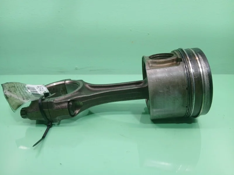 Поршень с шатуном Nissan Patrol Y61 1993-2010