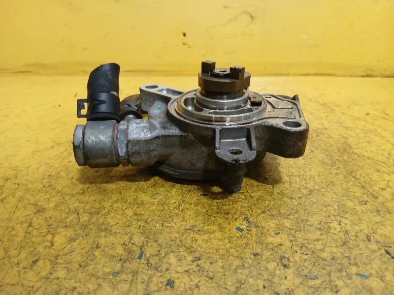 Насос вакуумный Mazda 3, 6, CX-5 2012-2017