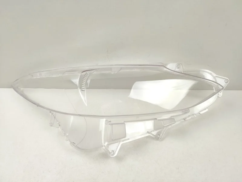 Стекло фары Mazda 3 2013-2016 BHR1510K0 BM, правое