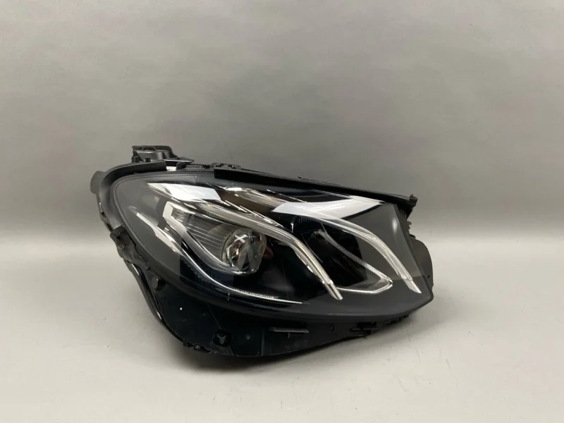 Фара Mercedes-Benz E-Class 2016-2020 A2139066601 W213, правая