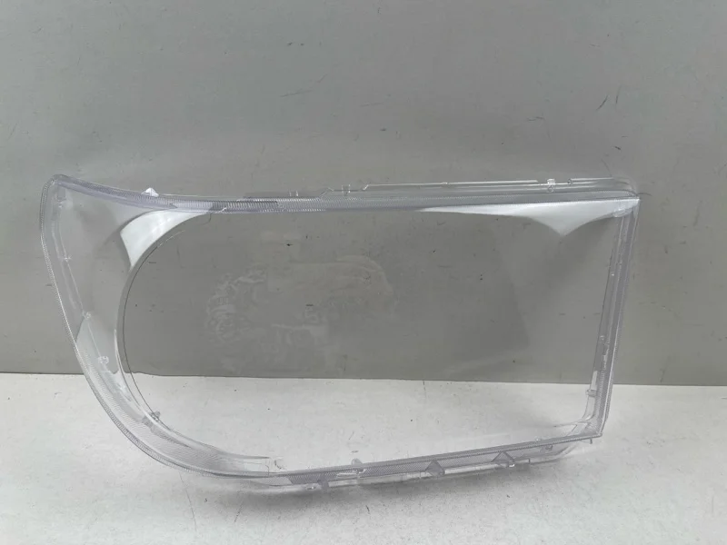 Стекло фары Toyota Tundra 2007- 811100C050 2, правое