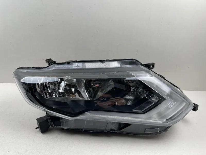 Фара Nissan X-Trail 2017-2022 260106FP1A T32, правая