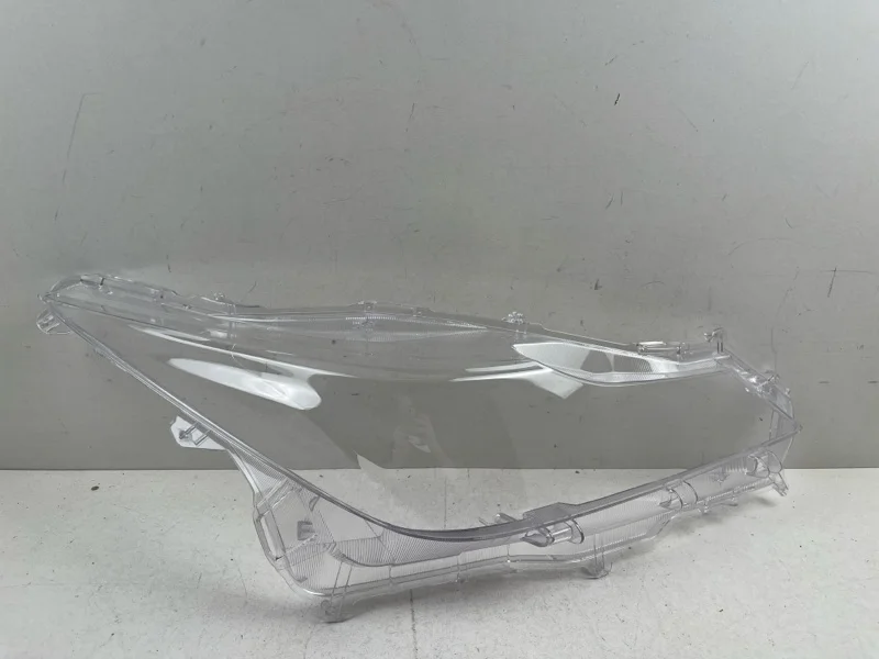 Стекло фары Toyota Corolla 2019-2021 8113002T31 E210, правое