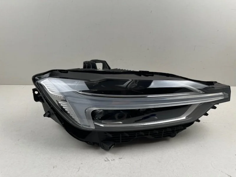 Фара Volvo Xc60 2017-2022 31656615 II, правая