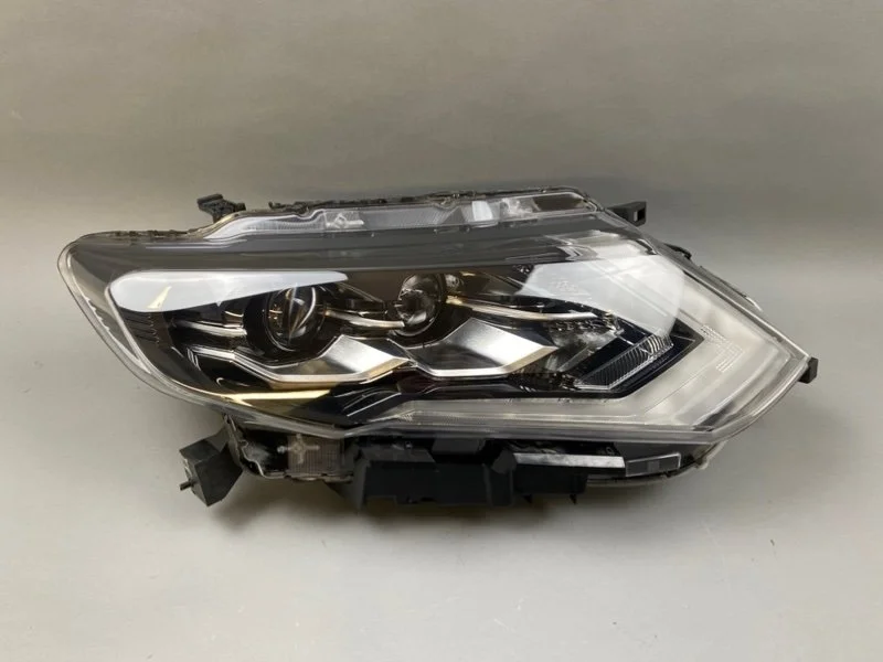 Фара Nissan X-Trail 2017-2022 260256FP8B T32, правая