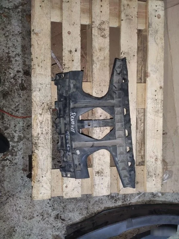 Усилитель бампеpa Renault Megane 2 8200412377