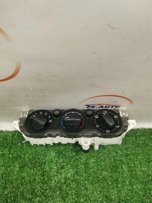 Блок управления отопителем Ford Focus 2 2010 7M5T19980AA ХЕТЧБЭК 2.0 AODA