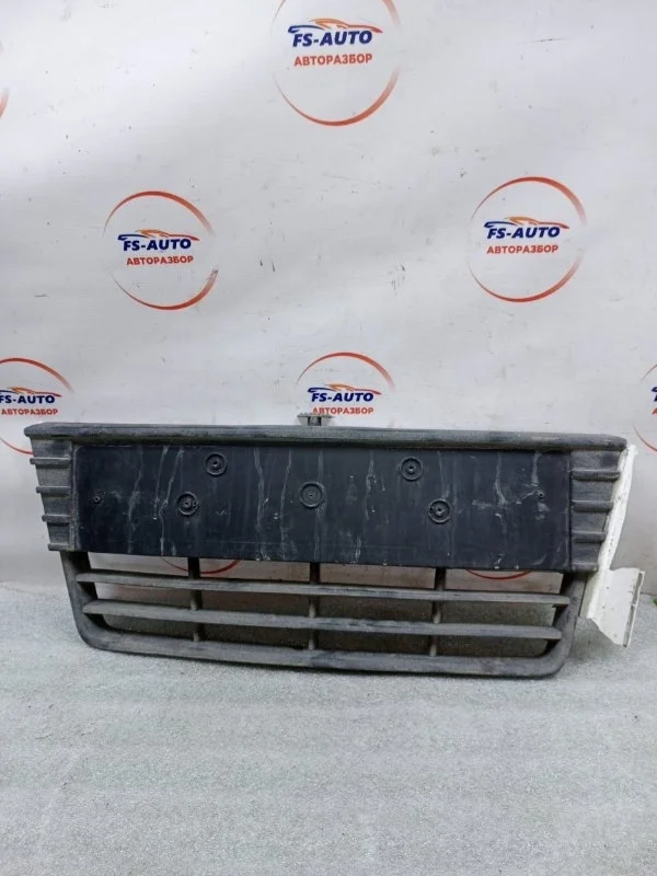 Решетка в бампер Ford Focus 3 2012 BM5117757AFW ХЕТЧБЭК 1.6 IQDB 105 Л.С., передняя